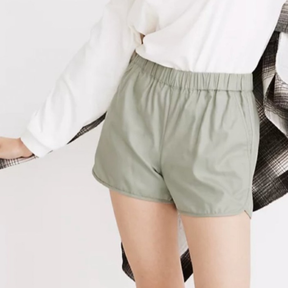 Madewell pull-on, flat front shorts